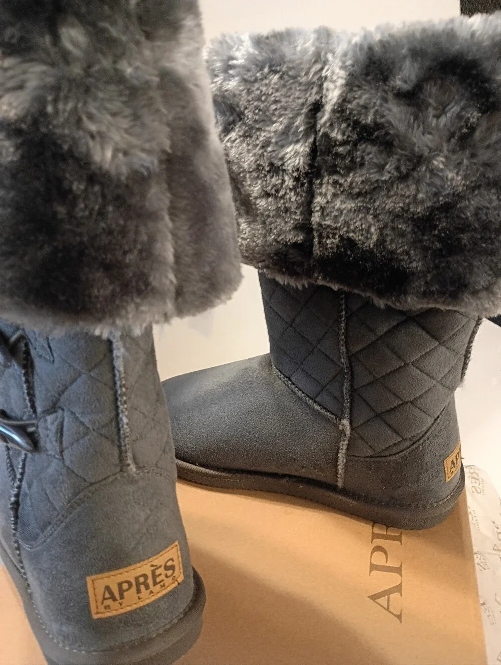 Apres By Lamo Quilted Winter Boots Toggle Women's Size 8 Gray NWT & Box